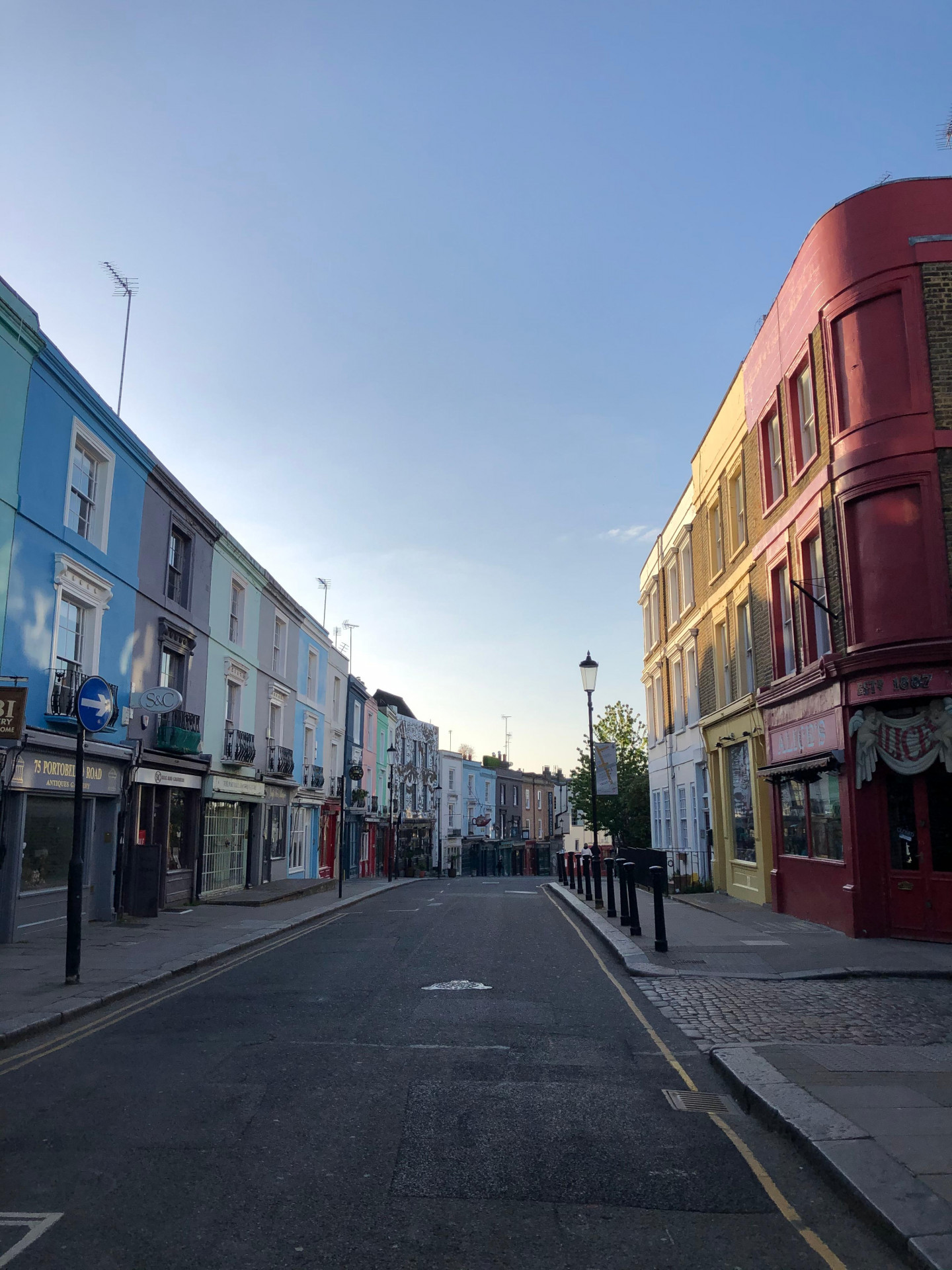 Portobello Road, Notting Hill Gate, London © Anne Fry